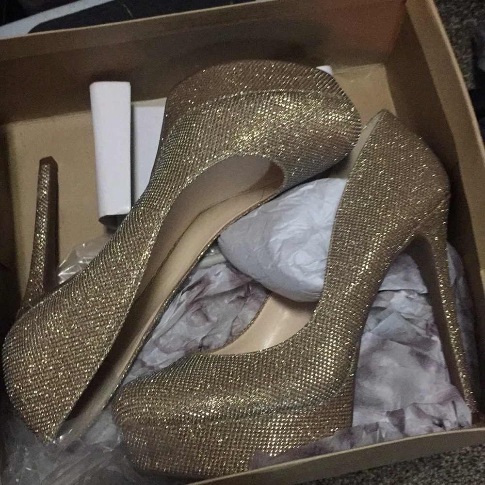 Jessica Simpson heels brand new